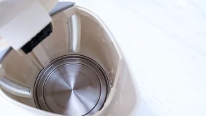 Poznaj sprytny patent na kamień w czajniku.