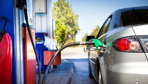 Ceny na stacjach paliw spadły. W tych województwach zatankujesz najtaniej