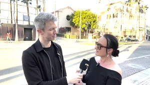 Agnieszka Zwiefka opowiada Arturowi Zaborskiemu w Los Angeles o swoim dokumencie „Drzewa milczą”