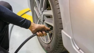 Źle pompujesz opony? Tak je zniszczysz i szybciej się zużyją
