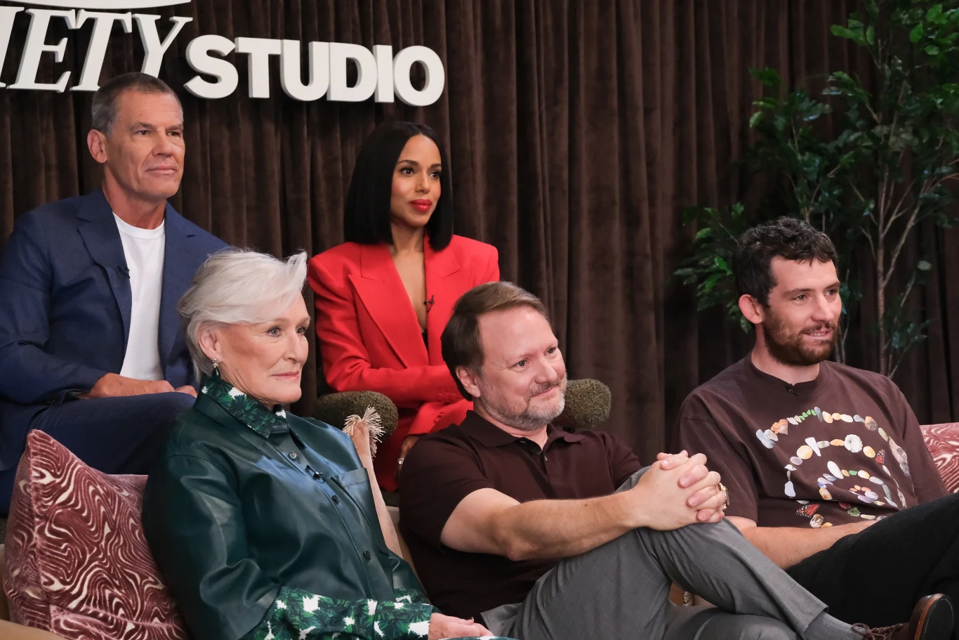 Josh Brolin, Glenn Close, Kerry Washington, Rian Johnson i Josh O'Connor - spotkanie przy okazji pokazu "Żywy czy martwy: Film z serii ‘Na noże’" (2025) Josh Brolin, Glenn Close, Kerry Washington, Rian Johnson i Josh O'Connor - spotkanie przy okazji pokazu "Żywy czy martwy: Film z serii ‘Na noże’" (2025)