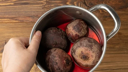 Jak gotować buraki, by nie straciły koloru?