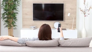 To najgorsze miejsce na postawienie telewizora. Źle wygląda i niszczy wzrok 