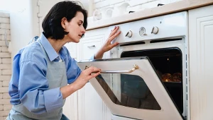 Orzechy psują smak ciasta? Tak pozbędziesz się goryczki