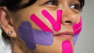 Rodzina się śmiała, póki nie spróbowała. Kinesiotaping działa, sprawdziłam