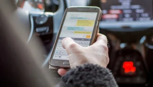 Telefon w ręce za granicą? W Holandii możesz stracić 1,6 tys. zł