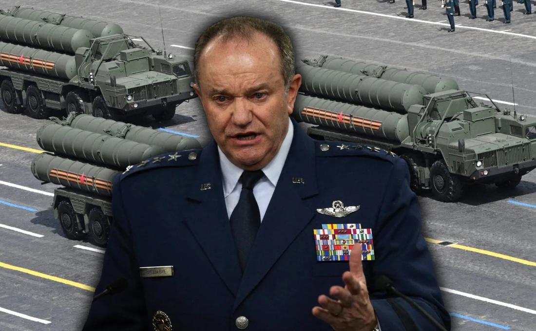 Amerykański emerytowany generał o sytuacji na linii Europa-USA i zagrożeniach ze strony Rosji (zdjęcie generała z 2015 roku) Generał w mundurze wojskowym podczas przemowy na tle kolumny wojskowych pojazdów rakietowych podczas parady wojskowej.