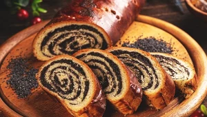 Jak piec makowiec, żeby nie pękał? Sprawdzony przepis w tym pomoże