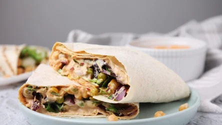 Co zrobić z resztkami ze świąt? Sałatkę jarzynową potraktuj jako część farszu do tortilli