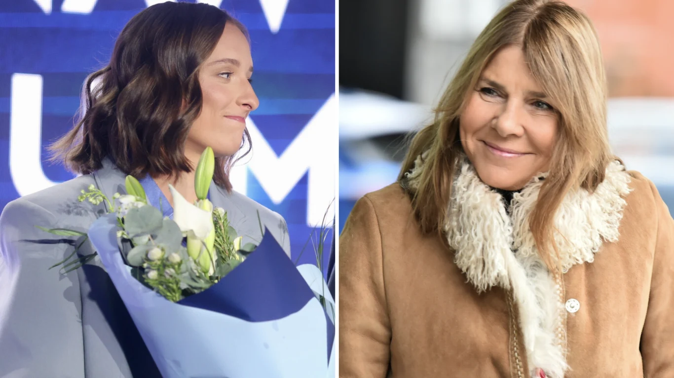 Iga Świątek zaskoczyła Katarzynę Kolendę-Zaleską Dwie kobiety, jedna z krótkimi, ciemnymi włosami trzyma bukiet kwiatów, ubrana w jasny płaszcz, druga ma jasne włosy i brązową kurtkę z futrzanym kołnierzem. Obie patrzą w różne strony i uśmiechają się.