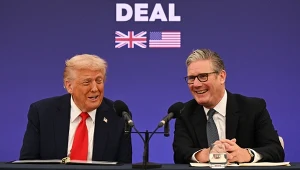 Donald Trump lubi podkreślać gospodarczą wyższość USA nad Europą. Na zdj. z brytyjskim premierem Keirem Starmerem