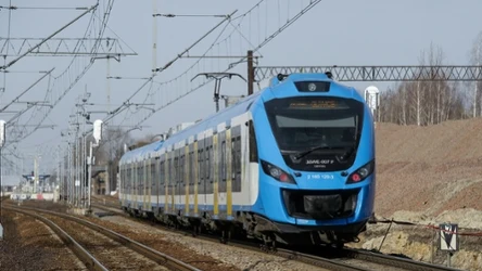 Duża awaria kolei na Śląsku. Odwołane pociągi i opóźnienia.