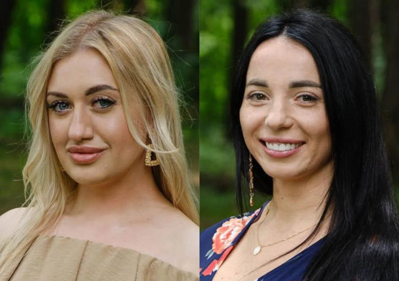 Rolnik szuka żony 12: Milena i Agnieszka Dwie kobiety pozują na łonie natury, patrząc w stronę obiektywu. Jedna z nich ma jasne blond włosy oraz jasną sukienkę, druga ma długie czarne włosy i granatową sukienkę z kwiatowym wzorem. Obie uśmiechnięte i elegancko uczesane, tło rozmyte zielenią d...