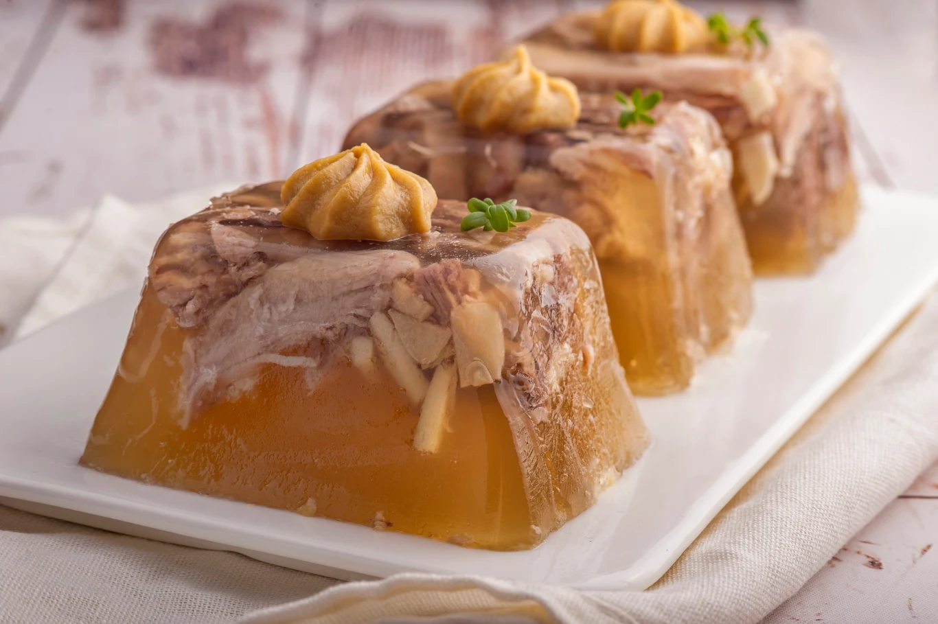 Zimne nóżki nazywa się inaczej także galertem lub galartem albo auszpikiem