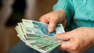 Wypłata trzynastek coraz bliżej. Na takie przelewy mogą liczyć emeryci