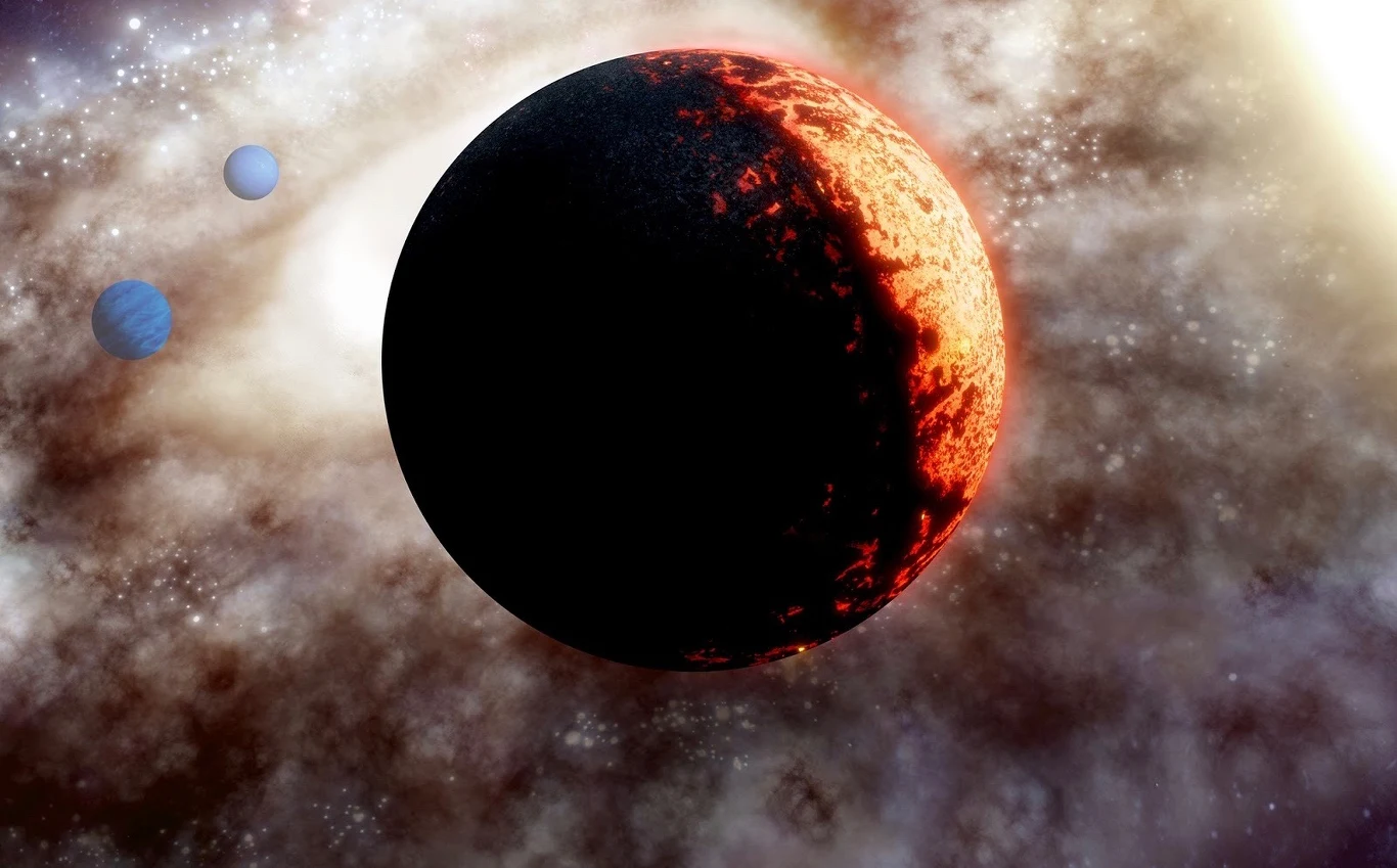 Superziemia z oceanem magmy. Piekielny świat, ale ma atmosferę. Ciemna planeta z jaskrawoczerwoną, rozgrzaną powierzchnią na pierwszym planie, otoczona pyłem kosmicznym i jasną poświatą oraz dwoma mniejszymi niebieskimi planetami w tle.