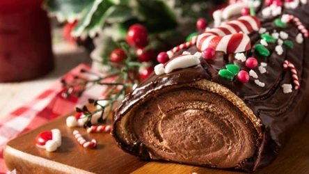 Najlepsze ciasta na Wigilię 2025 – makowiec, pierniki, panettone teraz dużo taniej!