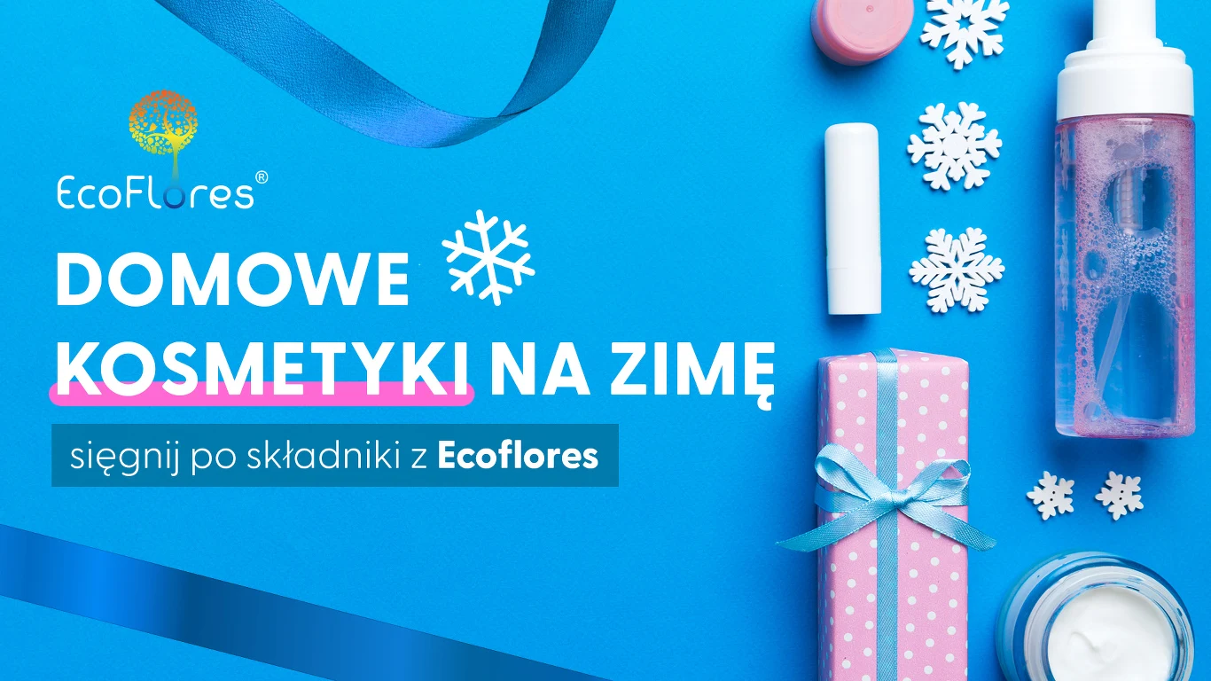 Domowe kosmetyki na zimę Różowe i białe kosmetyki do pielęgnacji ciała, białe śnieżynki z papieru, prezent w różowym papierze w niebieskie kropki przewiązany wstążką, okrągły pojemnik z kremem oraz napisy informacyjne na niebieskim tle.