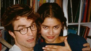 Robert Pattinson i Zendaya w scenie z filmu "Drama"