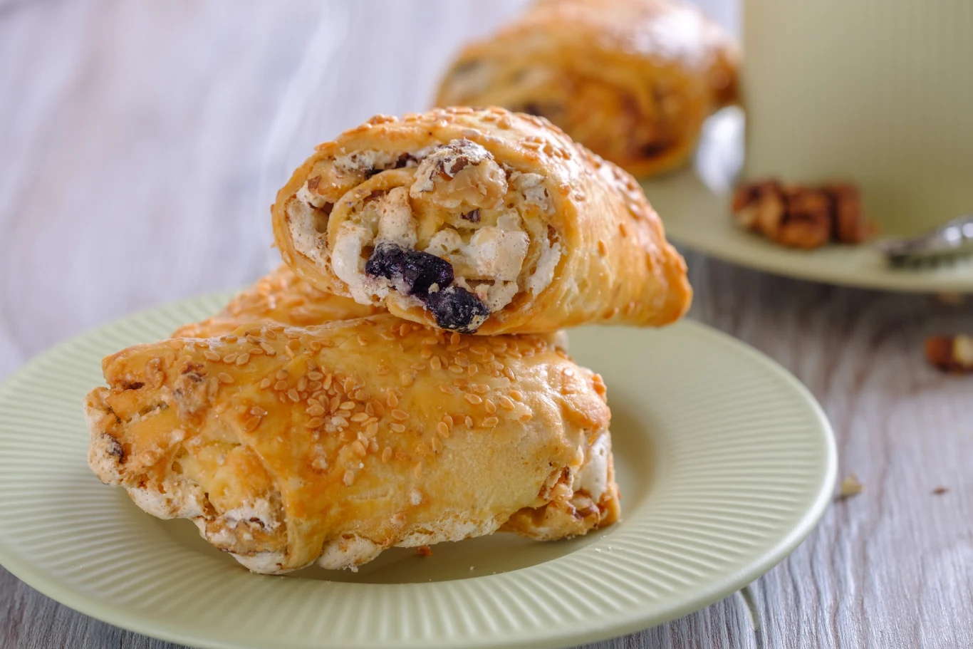 Paszteciki z ciasta francuskiego możesz zrobić z wyprzedzeniem i serwować na zimno