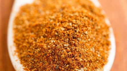 Baharat to mieszanka przypraw charakterystyczna dla kuchni arabskiej, tureckiej oraz północnoafrykańskiej. 