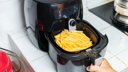 Airfryer może zastąpić piekarnik. Czy jednak zużywa mniej prądu?