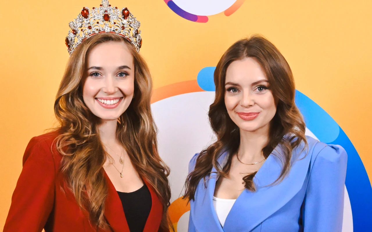 Miss Polski 2015 - Oliwia Mikulska i Miss Polski 2025 - Kasandra Zawal