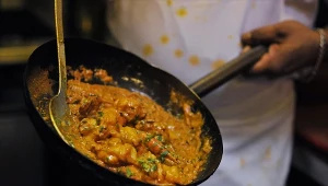 Kolacja zamieniła się w koszmar. Zamówił kurczaka, dostał martwego gada