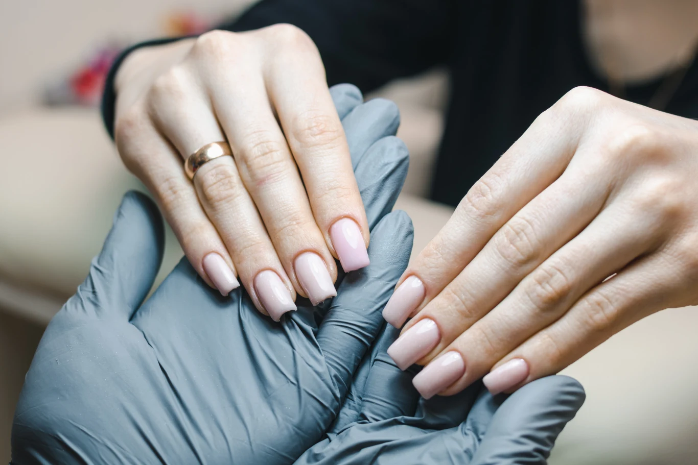 Ponadczasowa elegancja na paznokciach