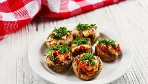 Faszerowane grzyby na Wigilię. Prosty przepis na świąteczną przystawkę