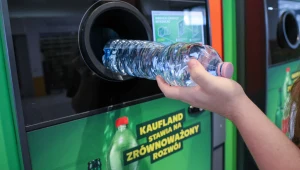 Kłótnia o kaucję w sklepie. Oddał puszkę, ale nie chcieli wydać gotówki