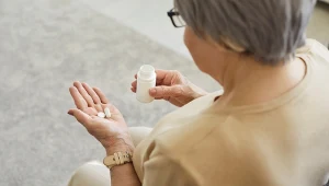 Suplementy po 60. roku życia nie cofają czasu, ale mogą poprawiać jakość codziennego funkcjonowania