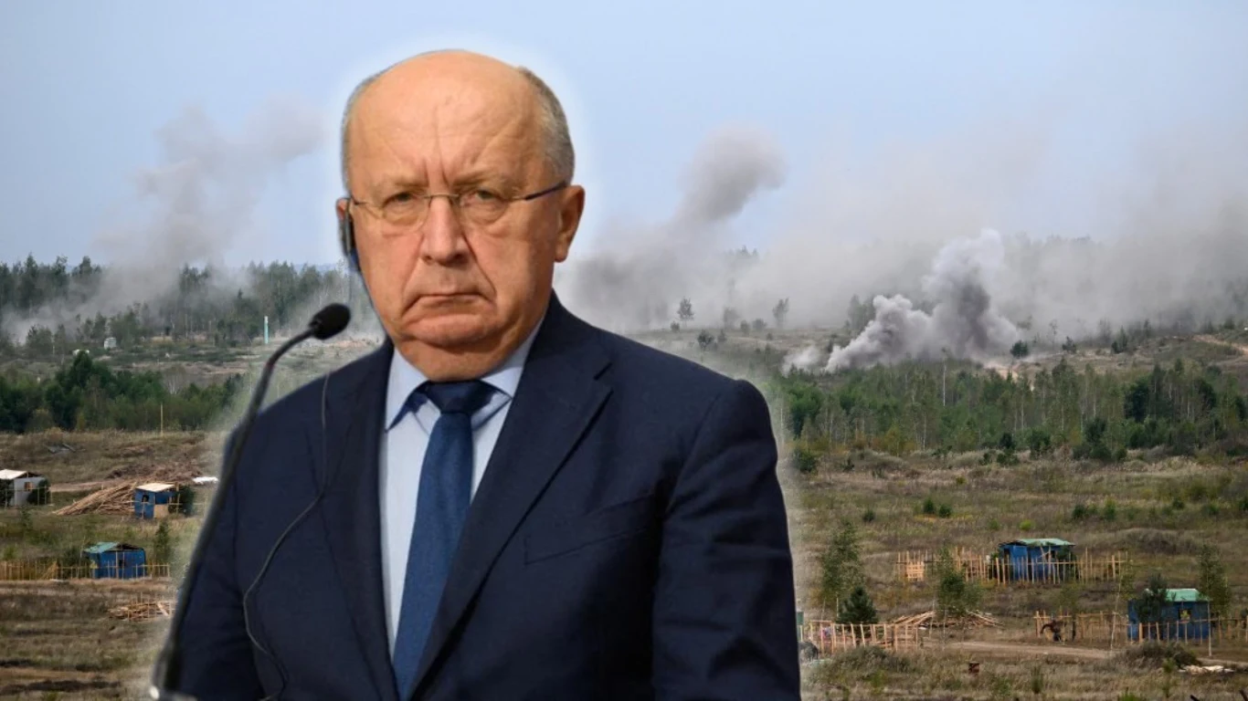 Unijny komisarz Andrius Kubilius ocenił ryzyko agresji ze strony Rosji Mężczyzna w garniturze z mikrofonem na tle pola bitewnego z unoszącym się dymem i śladami wybuchów, pośród zabudowań prowizorycznych i lasu.