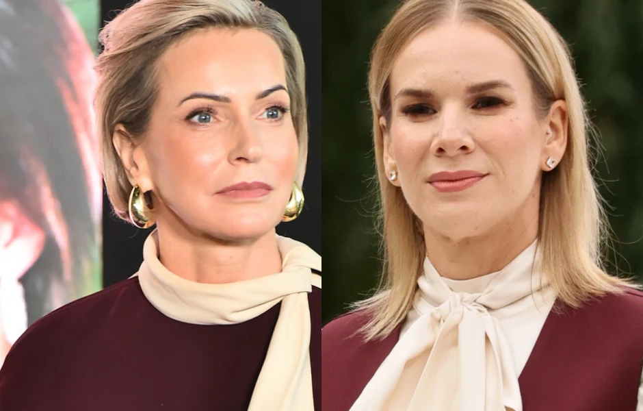 Paulina Smaszcz nie wytrzymała ws. Marty Nawrockiej Dwie kobiety w eleganckich bordowych marynarkach i jasnych apaszkach stoją obok siebie, każda patrzy w inną stronę. Obie mają profesjonalny makijaż, blond włosy i noszą złote kolczyki.