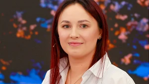 Profesjonalna stylistka paznokci zdradza trendy manicure. Inspiracje na święta, sylwestra i karnawał