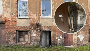 Stalowe drzwi skrywają "urągający" problem. "Najgorzej rano"