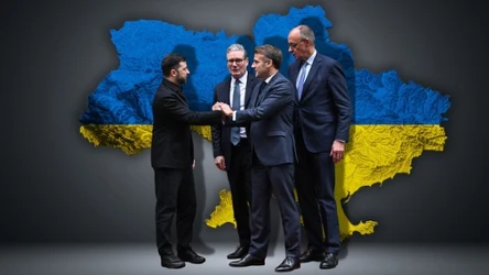 Przedstawiciele grupy E3: Keir Starmer, Emmanuel Macron i Friedrich Merz uczestniczą w rozmowach pokojowych z Wołodymyrem Zełenskim (z lewej)