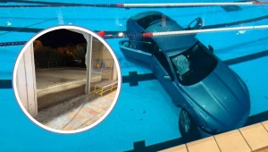 Pomyliła gaz z hamulcem i przebiła ścianę pływalni. Auto wpadło do basenu
