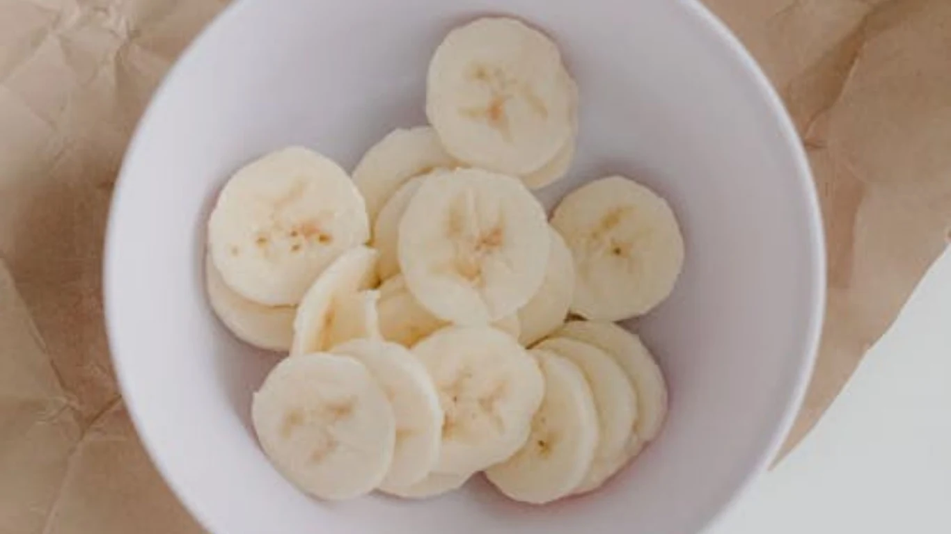 Domowa kuracja odmładzająca z bananem - wystarczy kilka plasterków banana