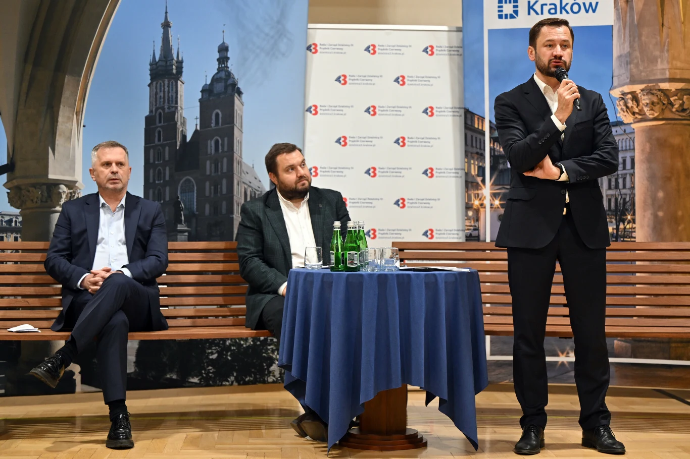 Aleksander Miszalski, w tle dwójka jego zastępców Aleksander Miszalski, w tle dwójka jego zastępców