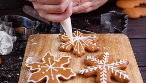 Najlepszy lukier do pierniczków. Wychodzi lśniący i biały 