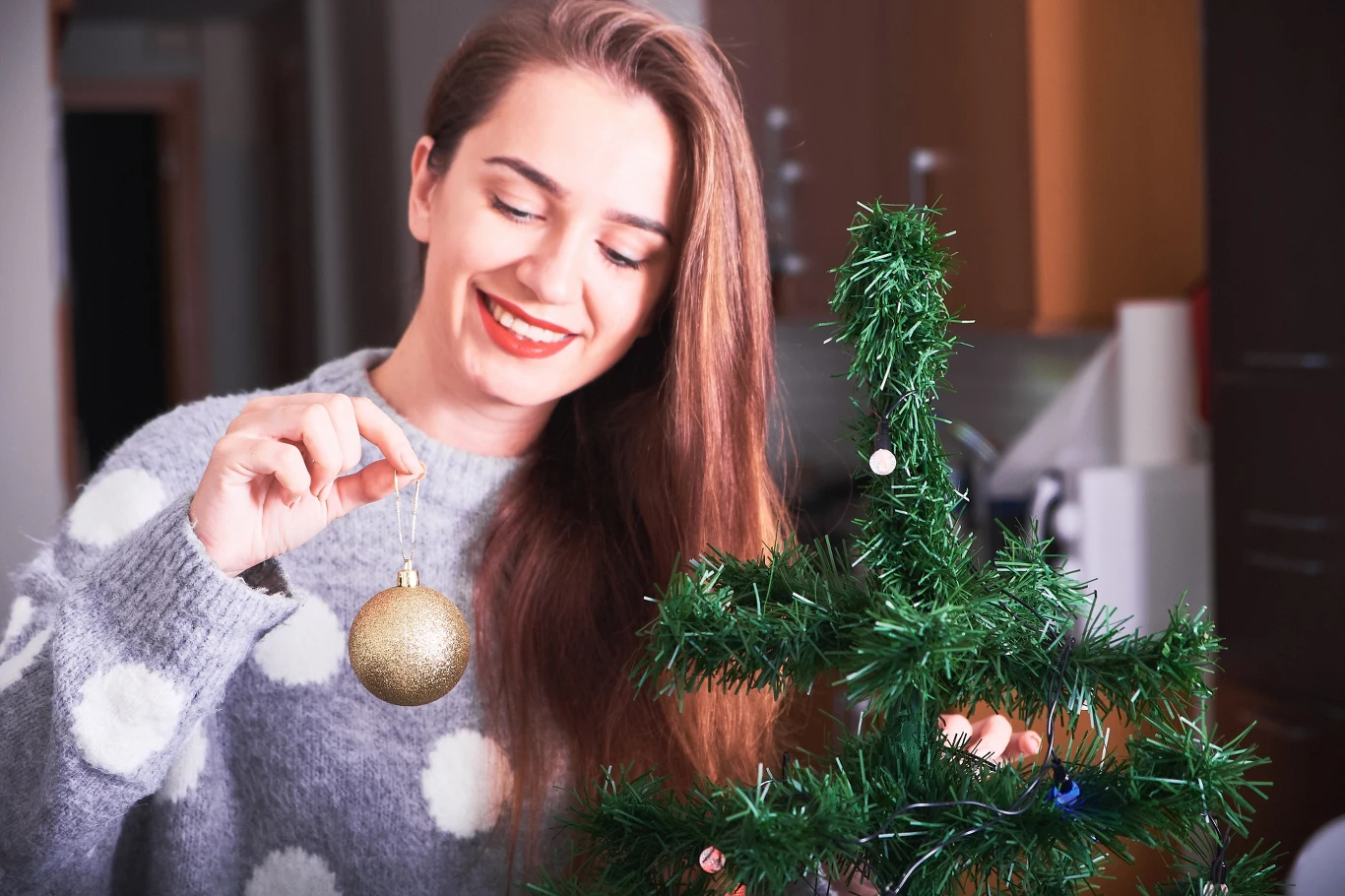 Na czubek choinki nie musi już trafiać gwiazda czy szpic. Pojawiła się nowa moda, która zyskuje popularność. Na czubek choinki nie musi już trafiać gwiazda czy szpic. Pojawiła się nowa moda, która zyskuje popularność.