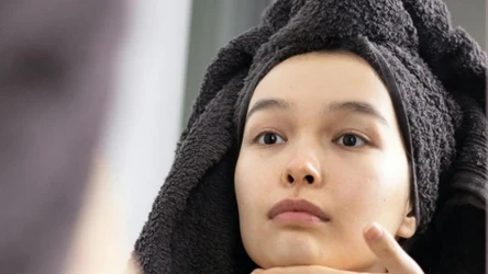 Naturalny peeling z ananasa delikatnie wygładza skórę i pomaga odzyskać zdrowy blask