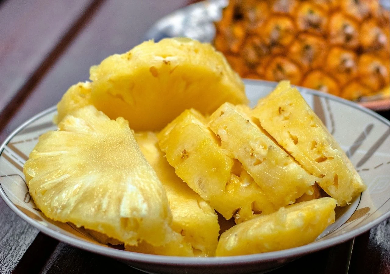 Ananas od dawna pojawia się w kosmetykach jako naturalne źródło bromelainy