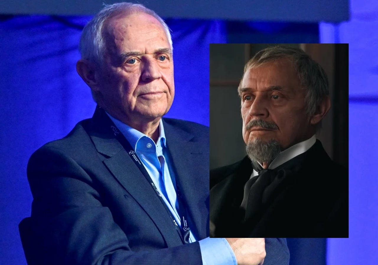 Starszy mężczyzna w garniturze siedzący na tle niebieskiego światła, nałożony mniejszy portret tego samego mężczyzny w czarnym ubraniu z poważnym wyrazem twarzy.