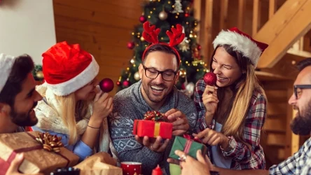 Co kupić zamiast skarpet czy czekoladek pod choinkę? Możliwości jest naprawdę wiele. 