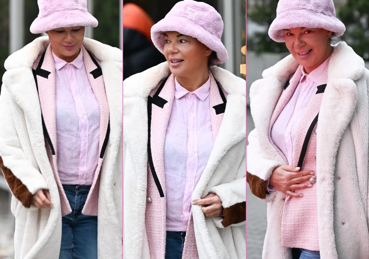 Edyta Górniak pod siedzibą Polsatu Kobieta ubrana w jasnoróżowy kapelusz i biało-różowy płaszcz, zestawiona w trzech ujęciach. Ubrana w niebieskie dżinsy oraz różową koszulę, uśmiecha się i patrzy w stronę aparatu.