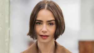 Na sylwestra jak "Emily w Paryżu". Lily Collins zachwyca wieczorową wersją boba na premierze 5. sezonu