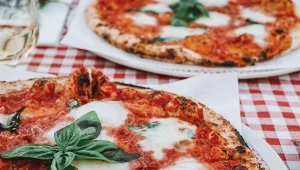 Pizza to jedno z najbardziej znanych włoskich dań.