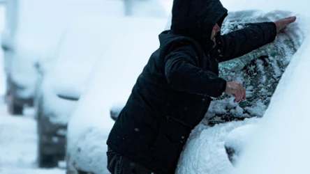 Zima wraca na święta? Eksperci radzą mieć to w samochodzie